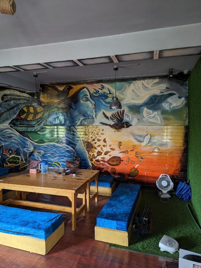 Attic Monkey Cafe & Rooms Manāli Exteriér fotografie